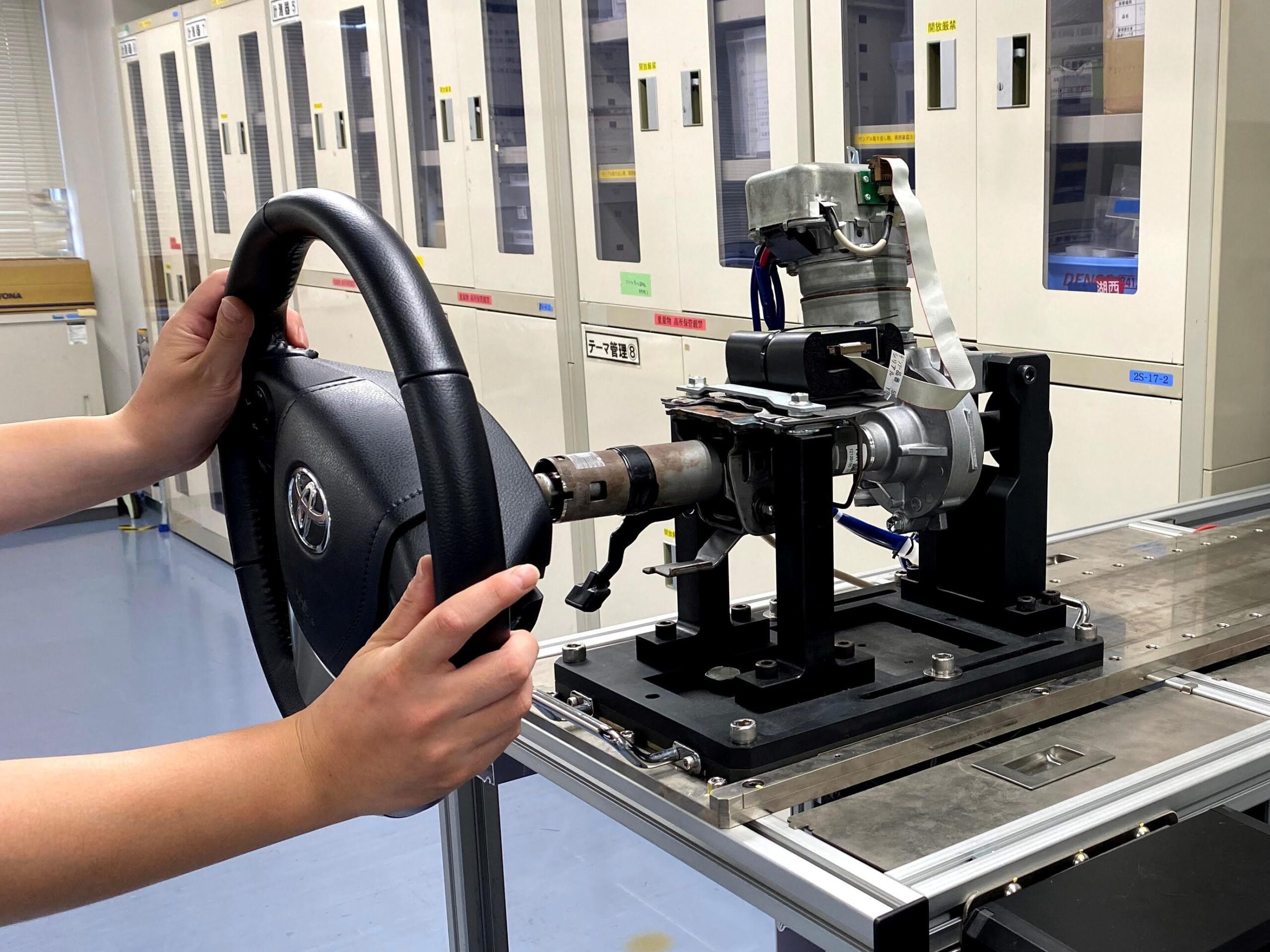 Autonomous steering system keeps human drivers engaged